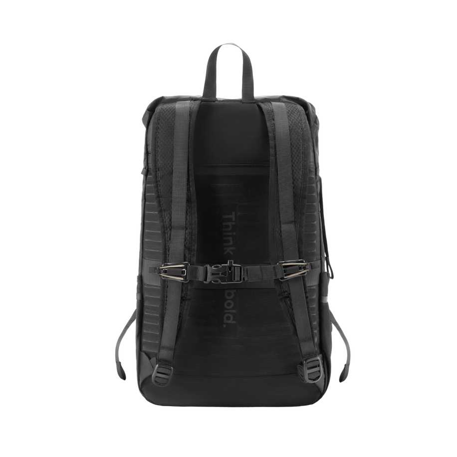 insta360 21l outdoor backpack — Rear harness and back panel