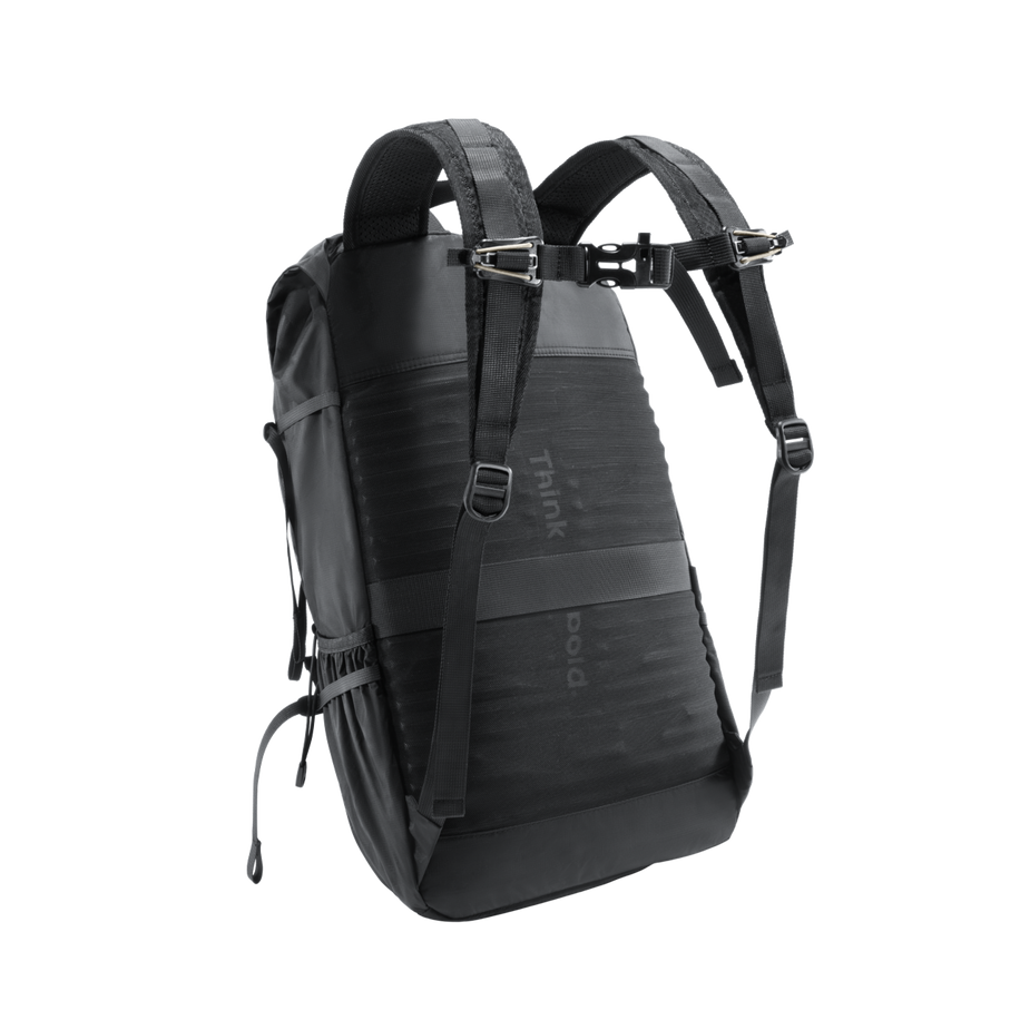 insta360 21l outdoor backpack — Three-quarter side view, straps extended