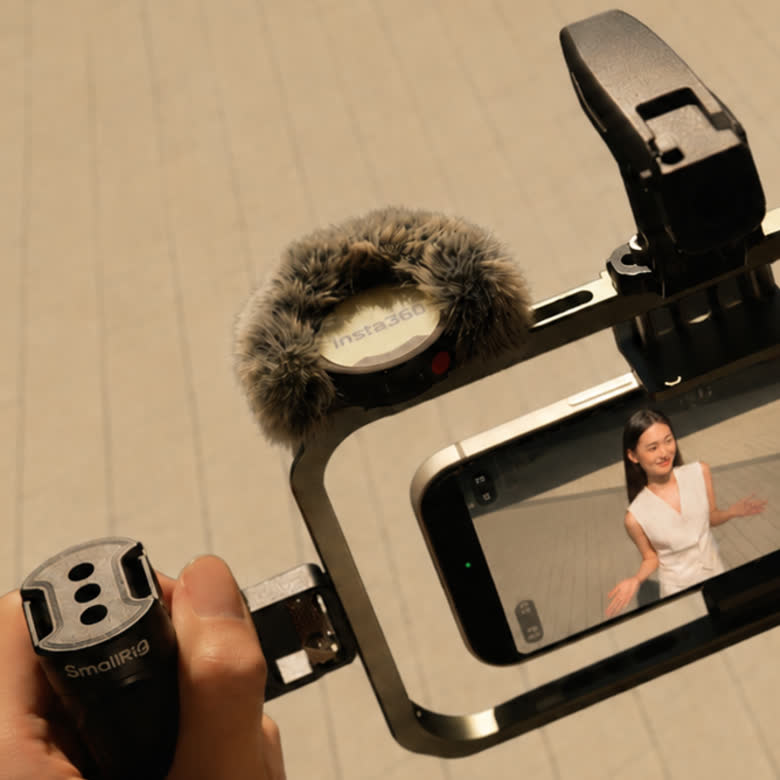 Insta360 Mic Pro Windshield (Large) — Protecție Vânt — In use on smartphone vlogging rig
