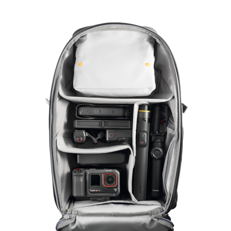 Insta360 Explorer Backpack — interior cu echipament