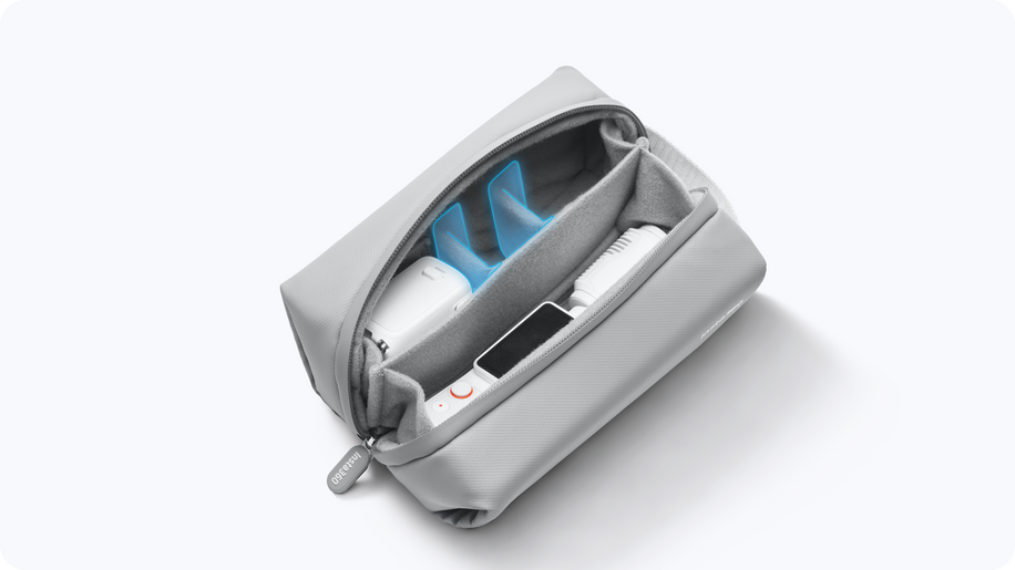 Insta360 Carry Bag — Geantă de Transport — Gray bag open, adjustable dividers highlighted
