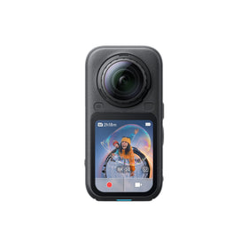 Insta360 X6 Midnight Black — vedere frontală cu ecran tactil